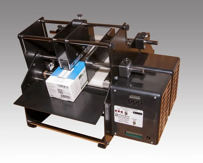 LabelOn Flat Box Labeler
